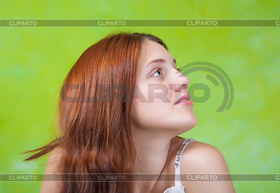 Porträt von zarten Mädchen über grün hintergrund - © Iakov Filimonov