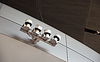 Juego de luces moderno en el interior | Foto de stock