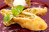 Apfelstrudel mit Eis | Stock Foto