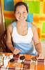 Mujer con varias semillas | Foto de stock