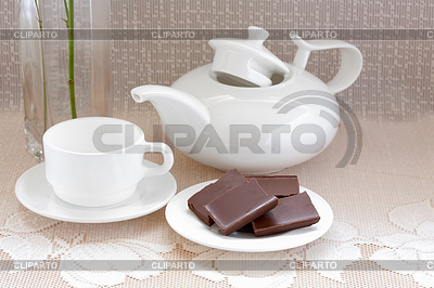 Tetera, taza y chocolate en la placa | Foto de alta resolución |ID 3921878