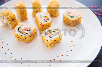 Свежие вкусные суши на белом фоне. Вид выше | Фото большого размера |ID 6774006