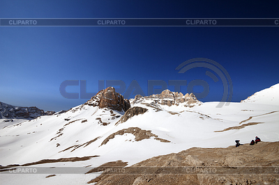 Zwei Wanderer auf Stillstand in schneebedeckten Berg | Foto mit hoher Auflösung |ID 4035625