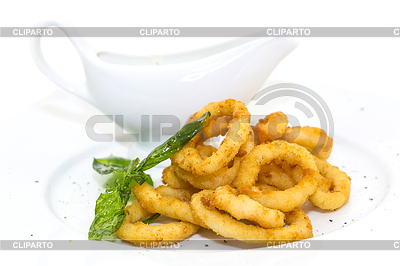 Anillos de calamares fritos en un fondo blanco | Foto de alta resolución |ID 4067928