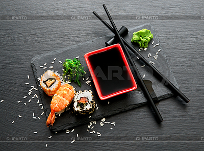 Köstliches Sushi mit Sauce | Foto mit hoher Auflösung |ID 5450194