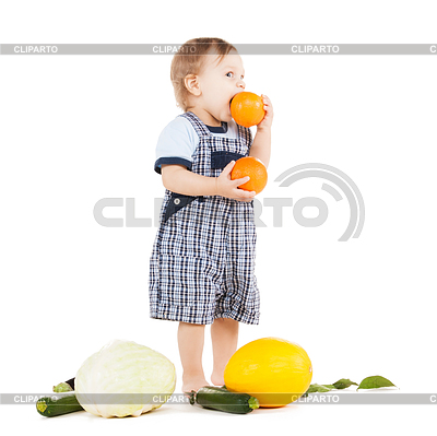 Niño con el consumo de verduras de color naranja | Foto de alta resolución |ID 3935760