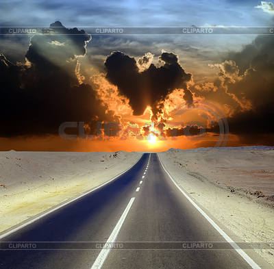 Camino a través del desierto | Foto de alta resolución |ID 3988885