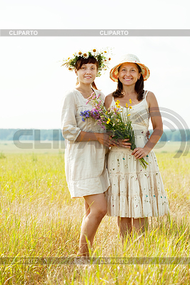 Mujer feliz con flores | Foto de alta resolución |ID 4002937