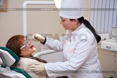 Paciente y maduro dentista | Foto de alta resolución |ID 4025095