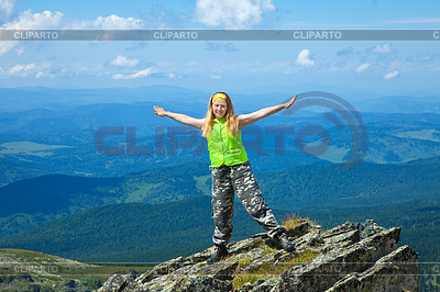 Frau, die auf Gipfel | Foto mit hoher Auflösung |ID 4025372
